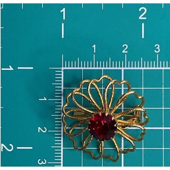 Vintage Gold Tone Flower Brooch With Red Rhinestone Center - Picture 2 of 4